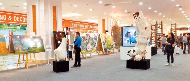 Một góc không gian trưng bày chuỗi hoạt động nghệ thuật Davines 2013.