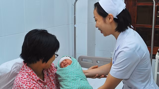 Hiểu và yêu thương nhiều hơn vẫn là cách tốt nhất để giảm bớt những phiền muộn.