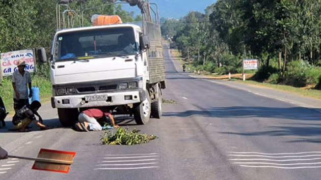 Hiện tượng hằn lún mặt đường xuất hiện tại nhiều đoạn trên quốc lộ 1, nhưng nặng nhất là ở khu vực miền trung.