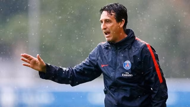 HLV Unai Emery đang đứng trước áp lực rất lớn. (Ảnh: Reuters)