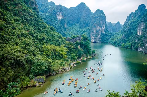 Quần thể danh thắng Tràng An - Ninh Bình, một vùng thiên nhiên kỳ bí.  Ảnh: VŨ ÐỨC PHƯƠNG