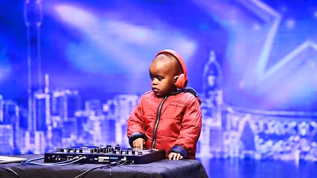 DJ nhỏ tuổi