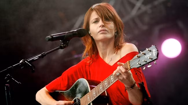 Nữ ca sĩ Axelle Red.