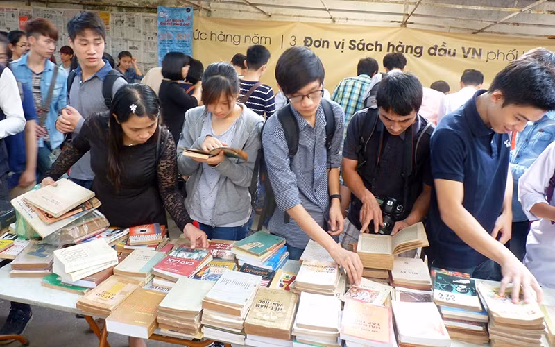 Nhìn lại một năm, với nhiều tiếc nuối vì chưa có những tác phẩm xứng tầm, được đông đảo bạn đọc đón nhận.