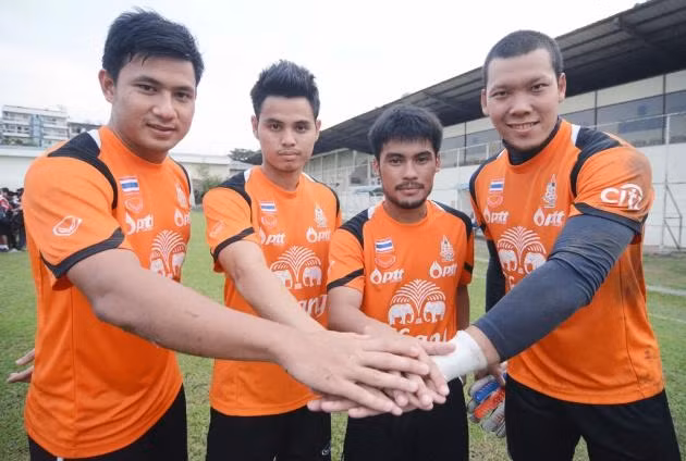 Các cầu thủ U23 Thái-lan sẵn sàng vào trận.