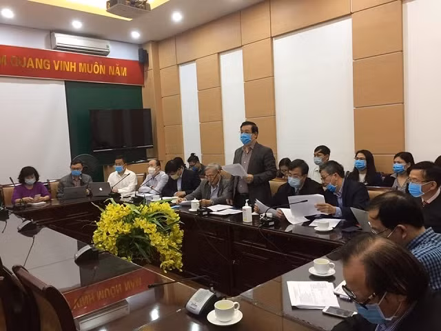 Các chuyên gia đầu ngành hội chẩn chiều nay tại Trung tâm quản lý, điều hành trực tuyến hỗ trợ chuyên môn chẩn đoán và điều trị Covid-19.