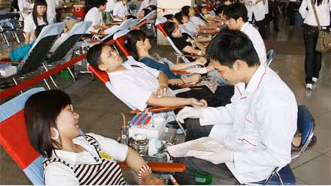Hiến máu cứu người, nghĩa cử cao đẹp để giảm bớt sự thiếu hụt nhóm máu O trong điều trị bệnh. Ảnh: xetnghiem.info.vn