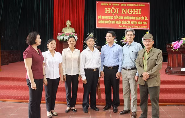 Thời gian qua, cấp ủy nhiều địa phương đã rất chú trọng tổ chức hội nghị đối thoại trực tiếp, lắng nghe ý kiến nhân dân.