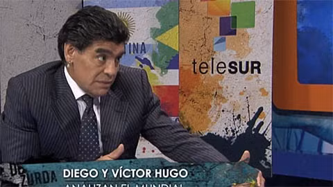 Trong chương trình truyền hình của Telesur, Diego Maradona cho rằng Messi không xứng đáng với danh hiệu vừa nhận tại World Cup 2014. (ảnh màn hình)