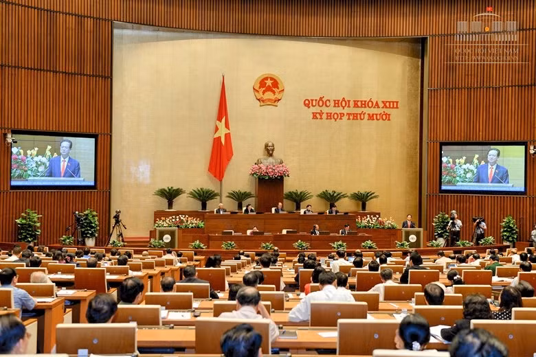 Thủ tướng Nguyễn Tấn Dũng: "Nền kinh tế thị trường định hướng xã hội chủ nghĩa là nền kinh tế thị trường hiện đại, với nhiều hình thức sở hữu, nhiều thành phần kinh tế, vận hành đầy đủ, đồng bộ, hiệu 