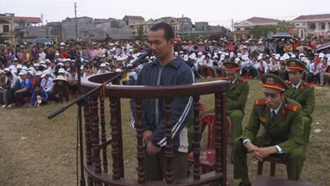 Xét xử lưu động đối tượng buôn bán pháo nổ tại huyện Thái Thụy, Thái Bình.