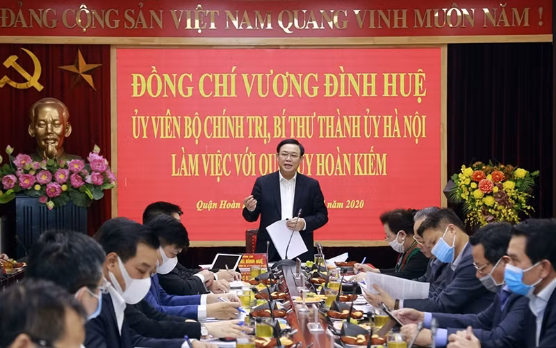 Đồng chí Vương Đình Huệ, Ủy viên Bộ Chính trị, Bí thư Thành ủy phát biểu ý kiến tại buổi làm việc. Ảnh: Duy Linh