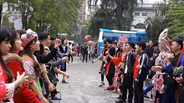 Một hoạt động trong chương trình "Tết Mông xuống phố" năm 2018 của nhóm AHD.