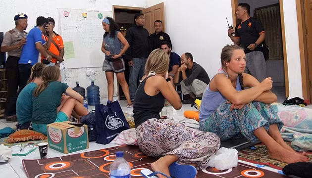 Du khách thoát nạn ở tại thị trấn Bima 