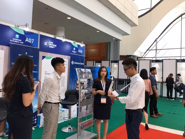 Các starup giới thiệu về sản phẩm, ý tưởng tại Diễn đàn.