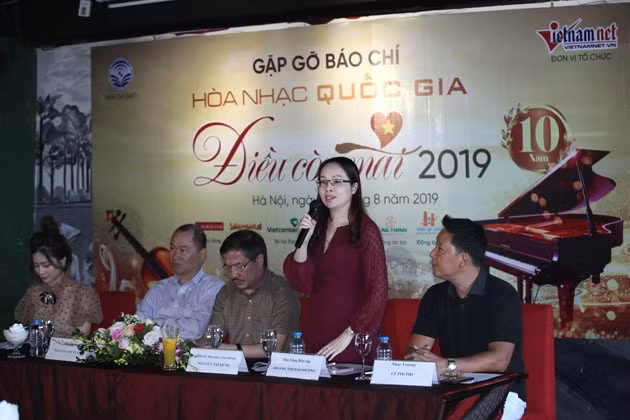 BanTổ chức giới thiệu về chương trình.