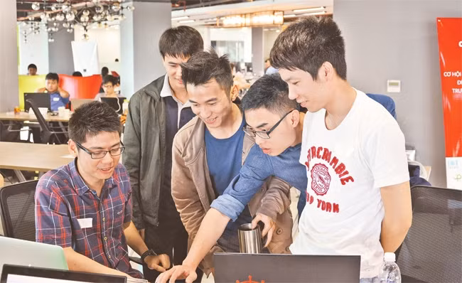 Các thí sinh Angel Hack Hackathon - một cuộc thi dành cho khởi nghiệp đang thử nghiệm sản phẩm trước khi đưa lên ban giám khảo.