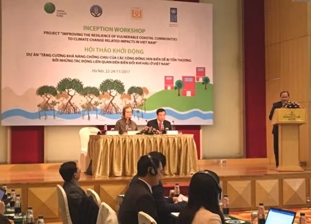 Ông Hoàng Văn Thắng, Thứ trưởng Nông nghiệp và Phát triển nông thôn phát biểu ý kiến tại Hội thảo.