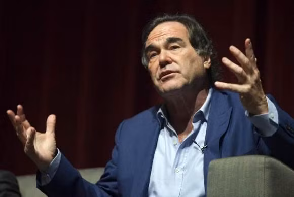 Đạo diễn Oliver Stone.