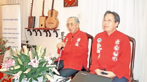 GS, TS Trần Văn Khê (trái) và GS, TS Trần Quang Hải ngày 17-5-2014.