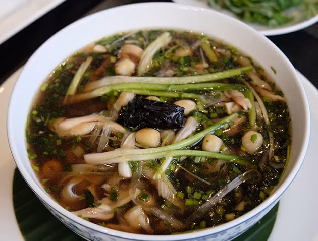 Độc đáo phở thuốc bắc