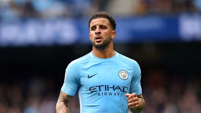 Kyle Walker sẽ gửi tặng áo đấu cho tất cả các thành viên đội bóng thiếu niên Thái-lan