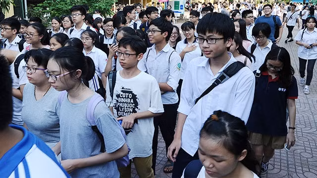 Áp lực học hành thi cử dẫn đến bệnh trầm cảm cho giới trẻ. Ảnh: SONG ANH