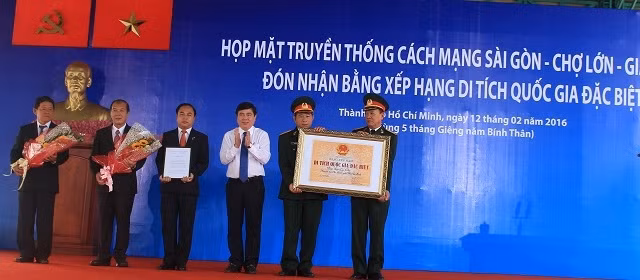 Đón nhận bằng Di tích quốc gia đặc biệt.
