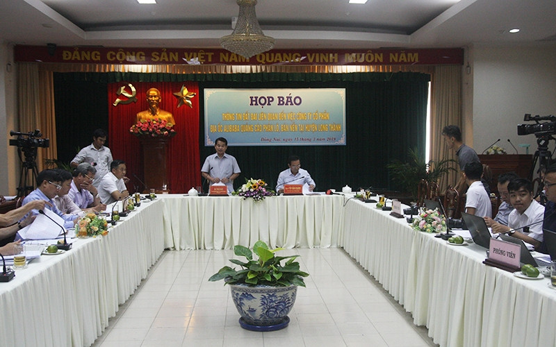 Quang cảnh buổi họp báo.