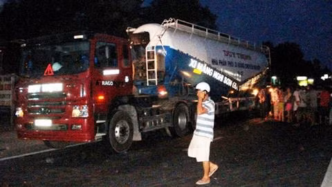 Hiện trường vụ tai nạn khiến du khách nước ngoài tử vong tại chỗ.