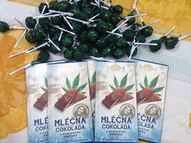 Bánh kẹo chứa chất ma túy bị lực lượng chức năng thu giữ.
