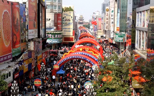 Trung Quốc đầu tư phát triển các khu phố đi bộ và chuỗi cửa hàng tiện lợi để kích thích tiêu dùng. (Ảnh: minh họa) 