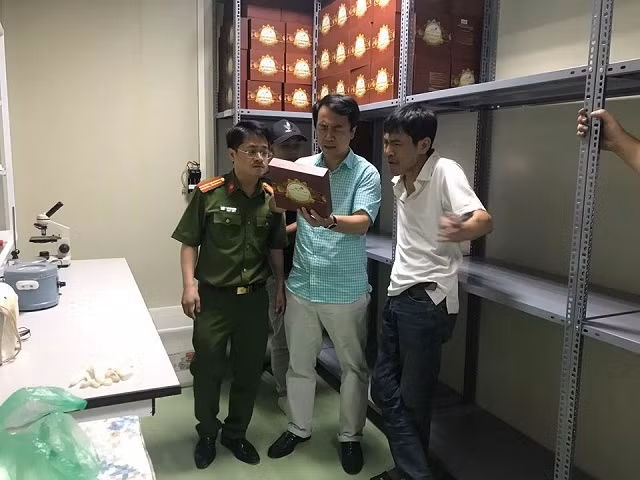 Cơ quan chức năng tạm giữ hơn ba nghìn sản phẩm đông y chưa được cấp phép.