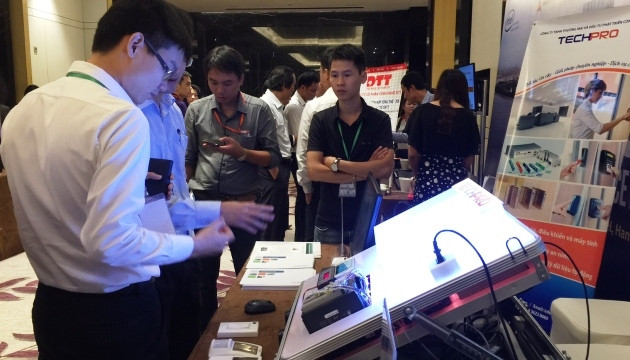 Giới thiệu các ứng dụng IoT bên lề Hội nghị.