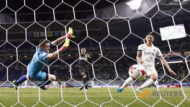 Yuma Suzuki ghi bàn thắng thứ ba cho Kashima Antlers. Ảnh: Reuters