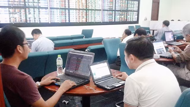 Phiên giao dịch cuối tuần qua kết thúc đầy bất ngờ, VN Index tăng vọt lên 820,95 điểm.