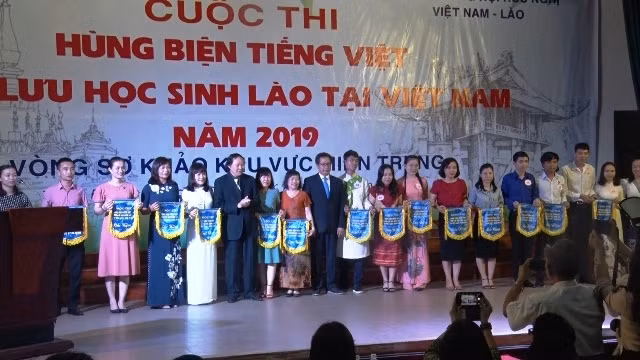 16 đội lưu học sinh Lào dự thi hùng biện bằng tiếng Việt