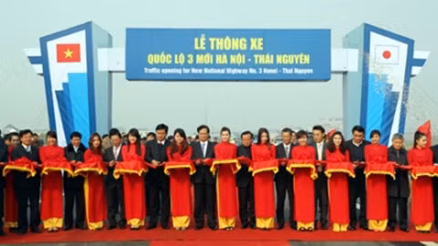 Thủ tướng Nguyễn Tấn Dũng cắt băng thông xe kỹ thuật quốc lộ 3.