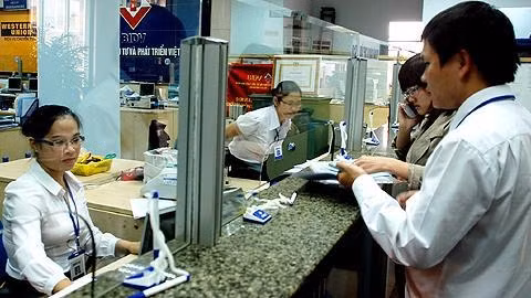 Thắt chặt tín dụng cho vay là một trong những biện pháp cần thiết để góp phần "lành mạnh hóa" hệ thống ngân hàng.