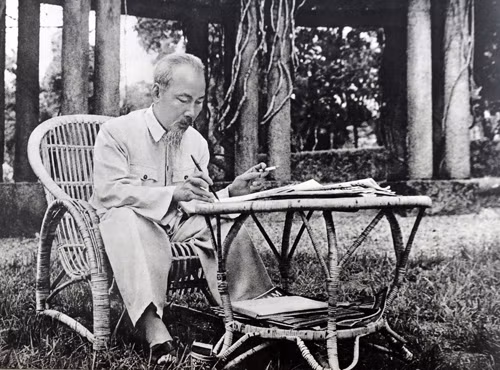 Bác Hồ và chuyện viết Di chúc