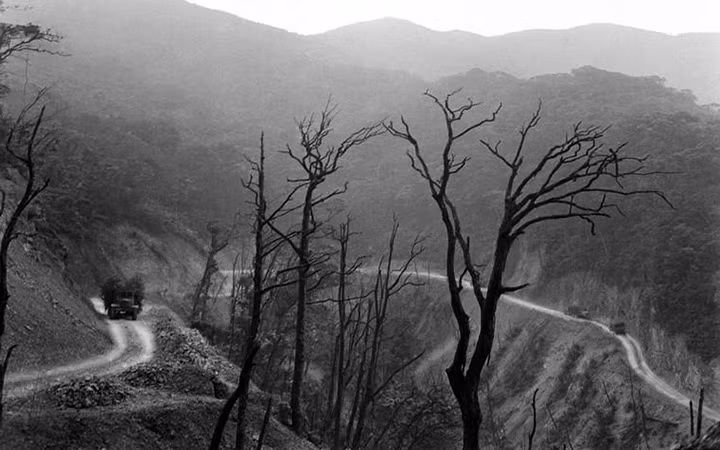 Người Mỹ coi những sự đau khổ của họ “bắt nguồn chủ yếu từ con đường mòn bất khả xâm phạm này”. Ảnh: văn bảo (TTXVN) 