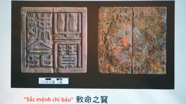 Hai mặt ấn “Sắc mệnh chi bảo”.