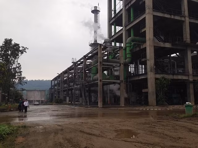 Nhà máy hóa chất Đức Giang - Lào Cai xả khí thải gây ô nhiễm môi trường ở khu công nghiệp Tằng Loỏng (Lào Cai).
