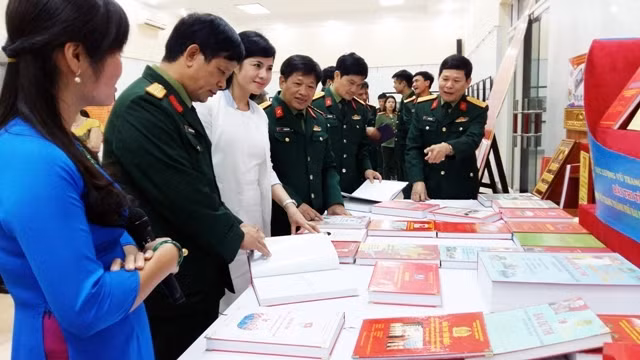 Khai mạc triển lãm “70 năm xây dựng, chiến đấu, trưởng thành của LLVT TP Hải Phòng”