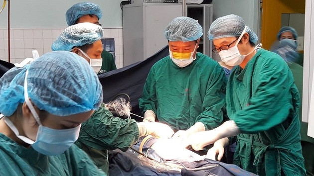 Bệnh viện Nhi Trung ương thực hiện thành công kỹ thuật mới về mổ nội soi thoát vị bẹn 