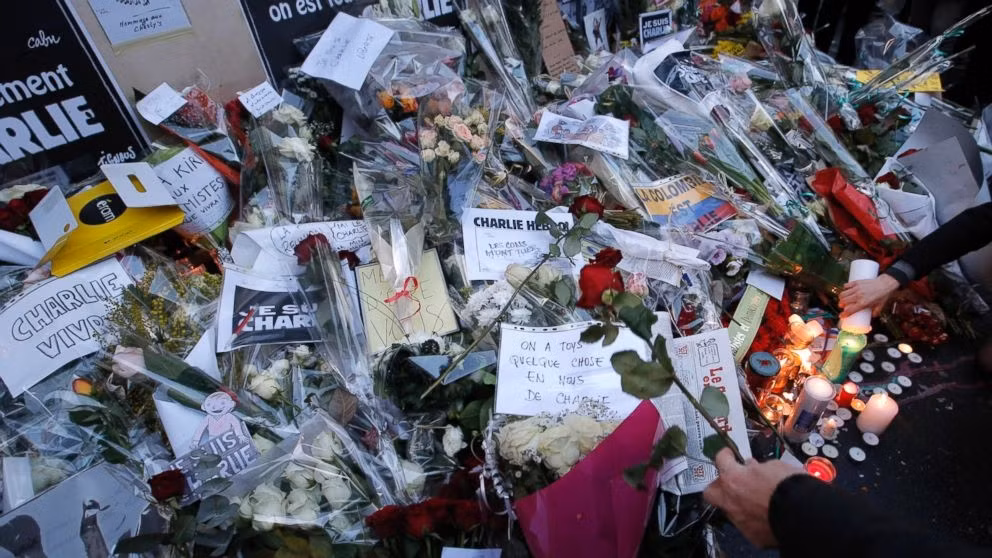 Tưởng niệm các nạn nhân trong vụ khủng bố kinh hoàng ở toà soạn báo Charlie Hebdo. 