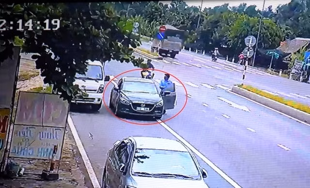 Hình ảnh hiện trường trích xuất từ camera. (Ảnh do cơ quan công an cung cấp)