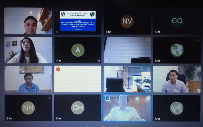 Buổi làm việc trực tuyến với các đơn vị của Bộ Tài nguyên và Môi trường ngày 1-4 để sử dụng CNTT kiểm soát ô nhiễm.
