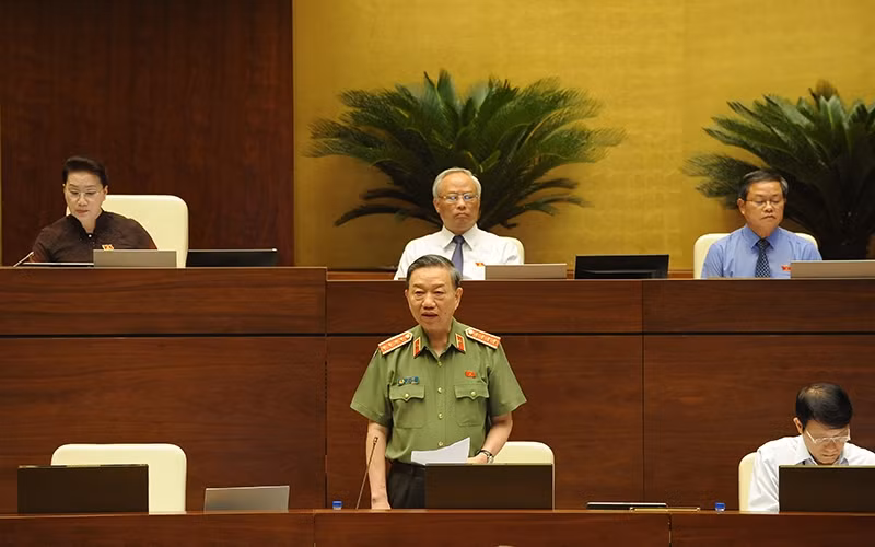 Bộ trưởng Công an Tô Lâm trả lời chất vấn sáng ngày 4-6.