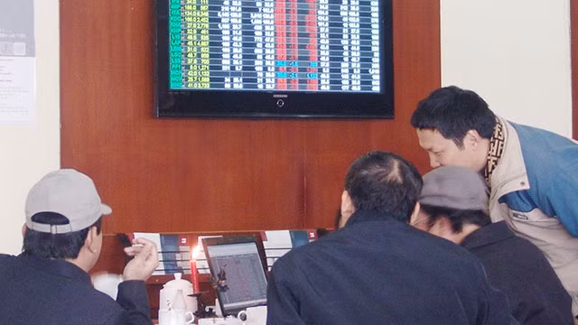 Mức điều chỉnh quá mạnh và liên tục của chỉ số đang tạo nỗi ám ảnh lên tâm lý thị trường chung. Ảnh: NAM NGUYỄN